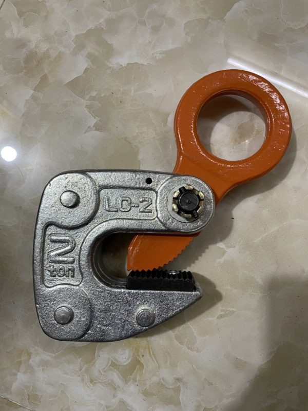 kẹp tôn ngang Toyo-Intl 2 tấn